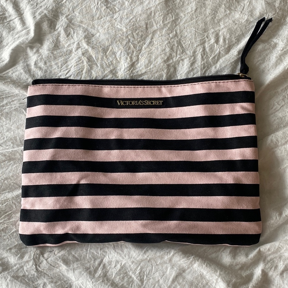 Victoria’s Secret Small Pouch Purse Storage​